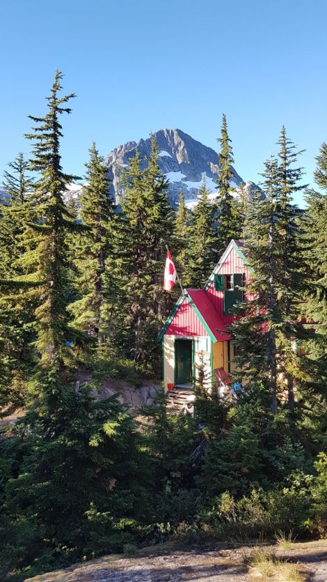 Alpine Club of Canada Hut at Lake Lovely Water (G. Reardon)